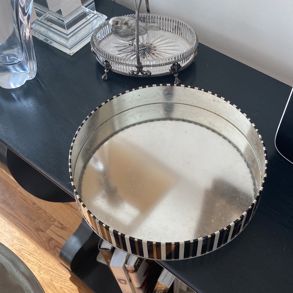 Vintage Christmas Tin - Picture 4 of 8